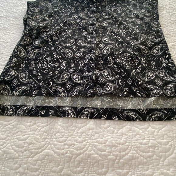 Black and White Paisley Print High Low Cap Sleeve Button Up Shirt Size Large - Picture 10 of 14